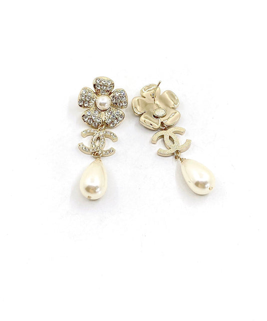 18K Chanel Pearl Flowers Earrings
