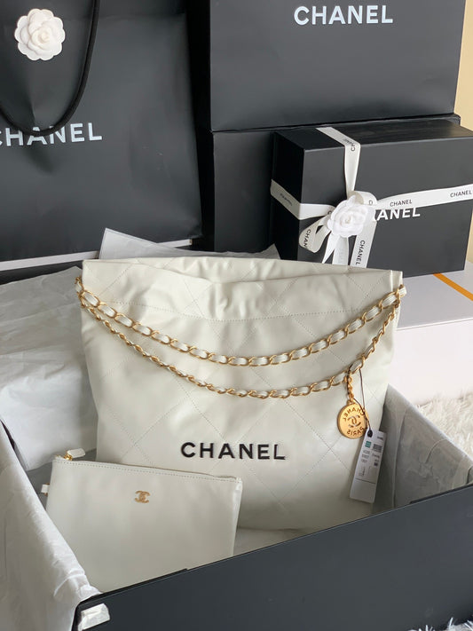 CHANEL MEDIUM 37 HANDBAG IN WHITE SHINY CALFSKIN GOLD HARDWARE