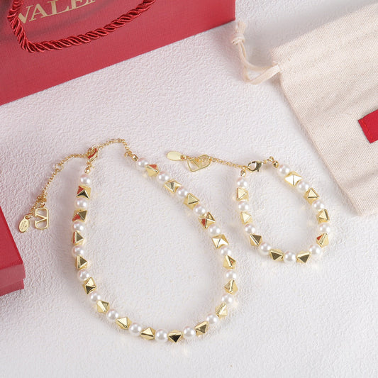 18K Valentino Rockstud Pearls Bracelet