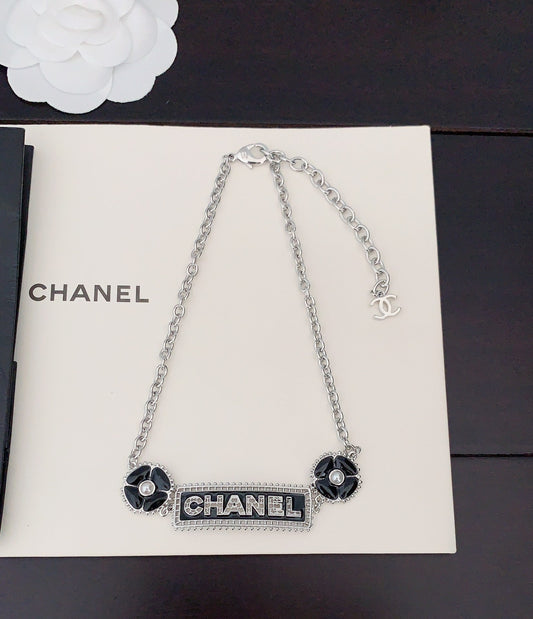 18K Chanel Resin Diamonds Necklace