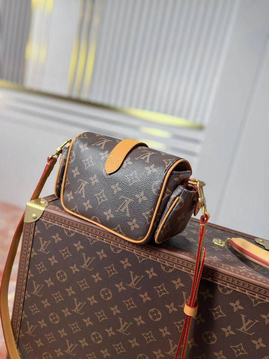 LOUIS VUITTON LV 25S CARGO 23 IN BROWN MONOGRAM CANVAS LEATHER TRIM GOLD HARDWARE