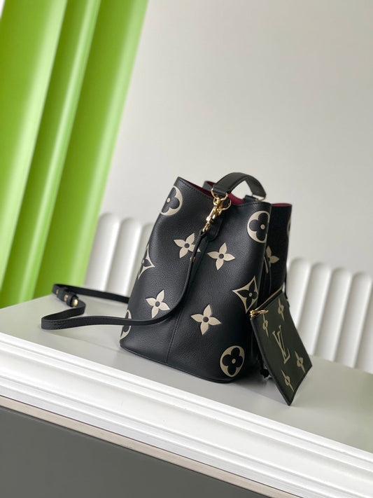 LOUIS VUITTON CRAFTY NEONOE 26 IN BLACK AND CREAM BICOLOR EMPREINTE CALFSKIN