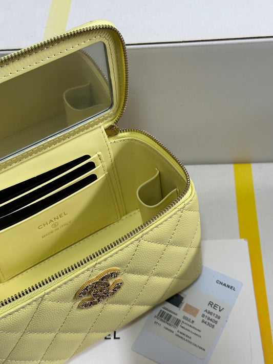 CHANEL VANITY CASE 17 CRYSTAL STUDDED LOGO IN YELLOW CALFSKIN GOLD HARDWARE