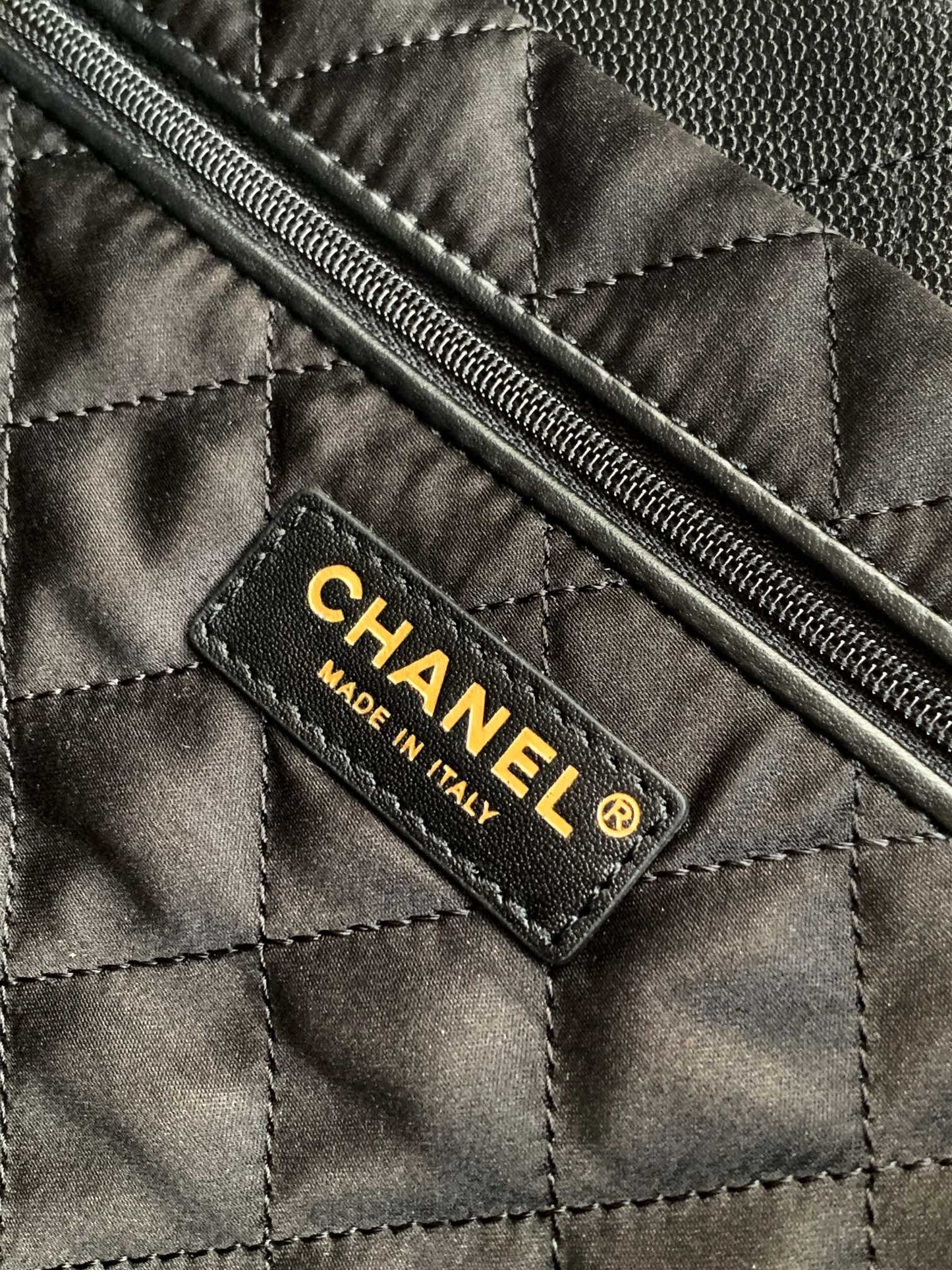 CHANEL BAG 25S 42 CM IN BLACK LAMBSKIN WITH GOLD HARDWARE