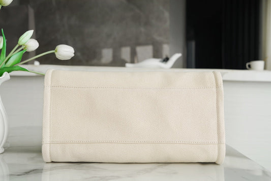 CHANEL TOTE BAG 39 ATTACHED PEARL LOGO IN BEIGE CANVAS GOLD HARDWARE