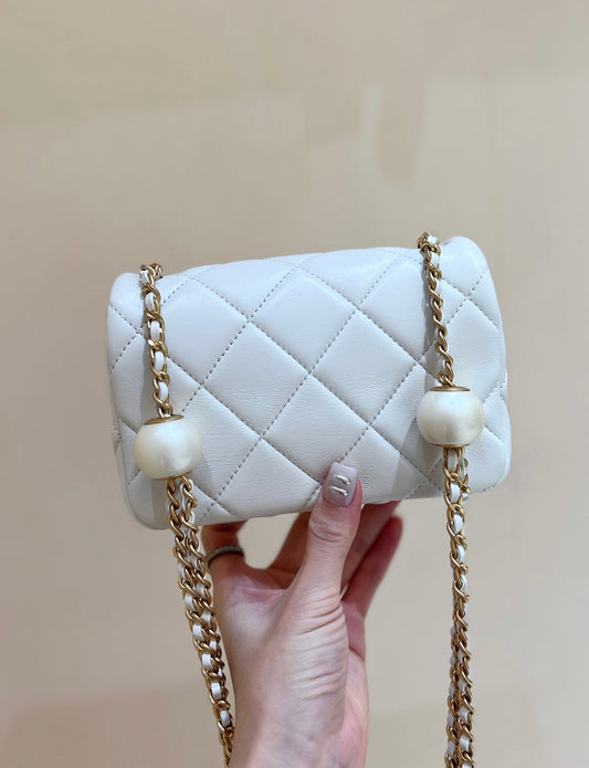 CHANEL 25S CROSSBODY HANDBAG 17 IN WHITE LAMBSKIN GOLD HARDWARE