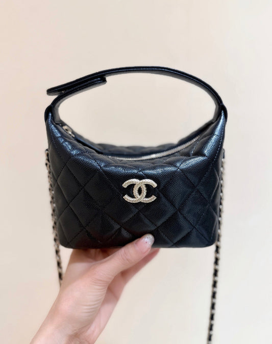 CHANEL 25S HOBO BAG 21 IN BLACK GRAINED CALFSKIN EMBELLISHED LOGO