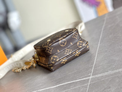 LOUIS VUITTON UTILITY PHONE SLEEVE 16CM MONOGRAM
