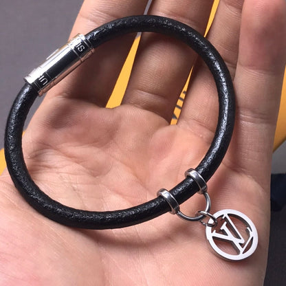 18K Louis Vuitton Hang It Bracelet
