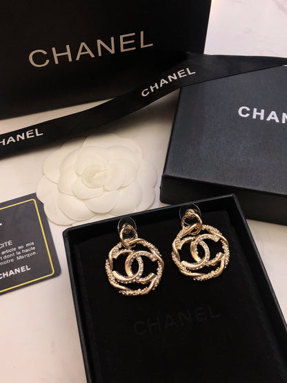 18K  Chanel Round Diamond Earrings