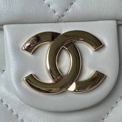 CHANEL 19 TOTE 33CM WHITE LAMBSKIN GOLD HARDWARE