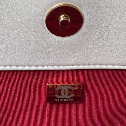 CHANEL 19 TOTE 33CM WHITE LAMBSKIN GOLD HARDWARE