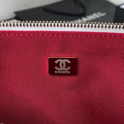 CHANEL HOBO 28CM WHITE LAMBSKIN GOLD HARDWARE