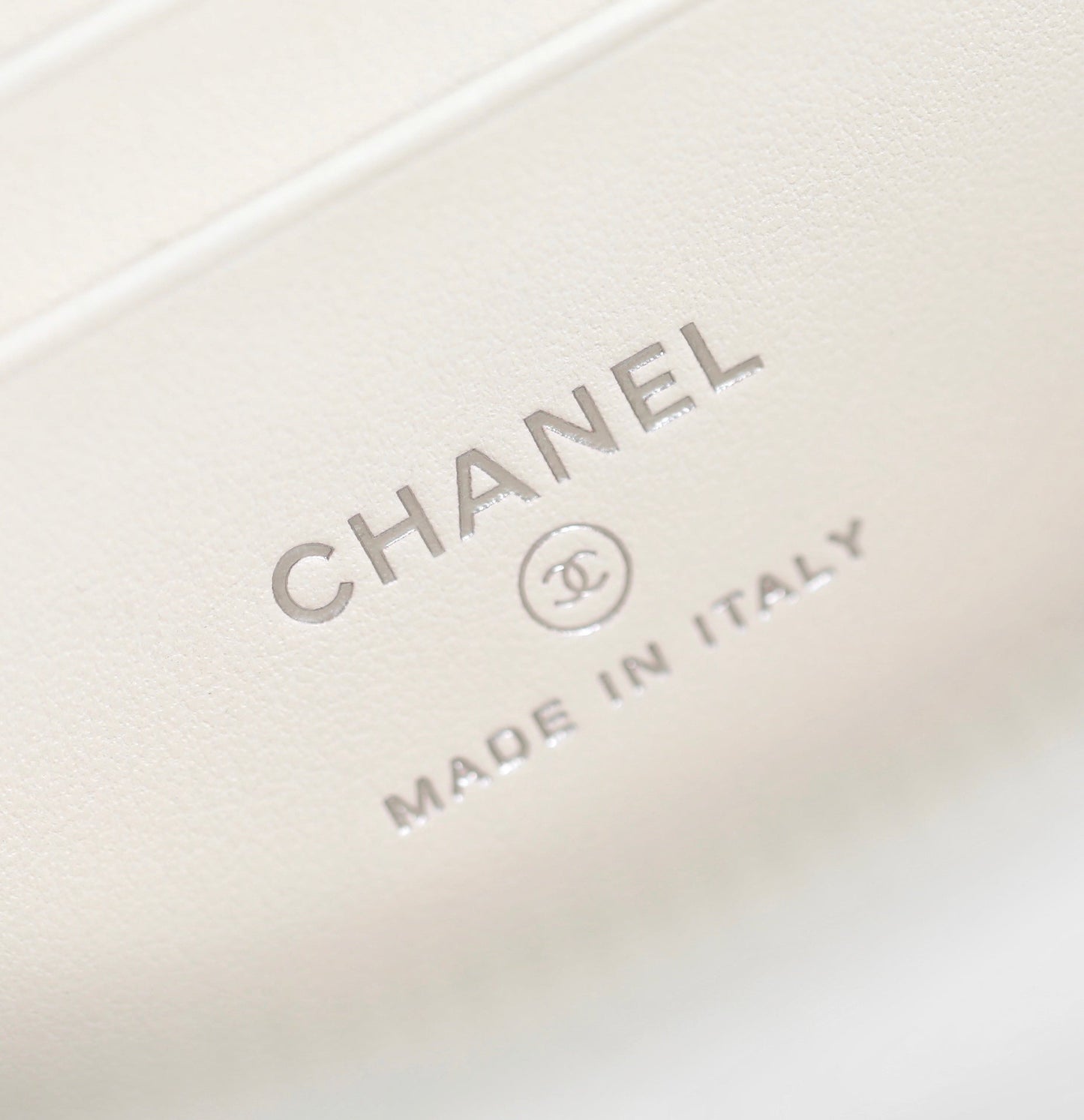 CHANEL VANITY CASE 17 WHITE LAMBSKIN SILVER HARDWARE
