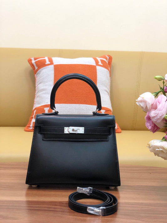 HERMES KELLY MINI 20 BAG IN BLACK SMOOTH CALFSKIN WITH SILVER HARDWARE