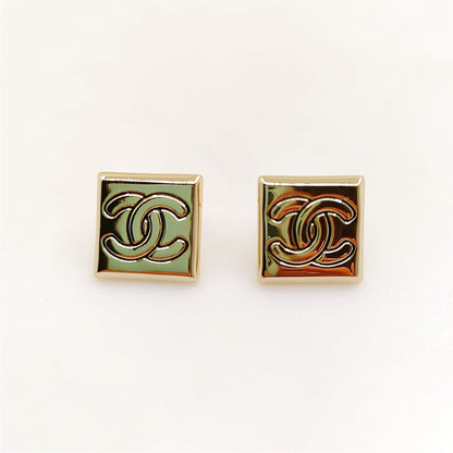 18K  Chanel Smooth Block Earrings
