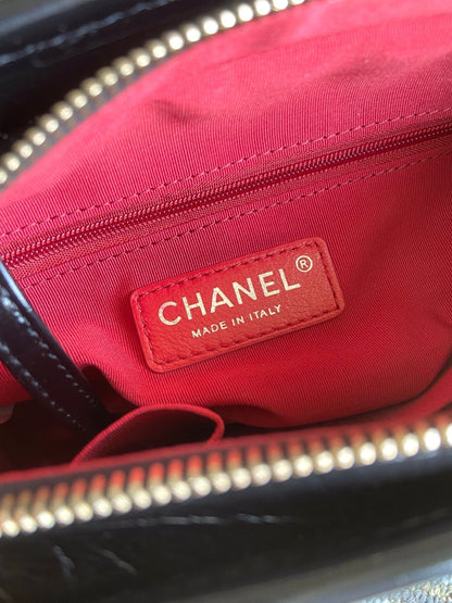 CHANEL MEDIUM 20 HOBO BAG IN BLACK CALFSKIN WITH STRAP