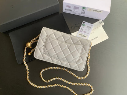 CHANEL CLASSIC WOC 19CM WHITE LAMBSKIN GOLD HARDWARE