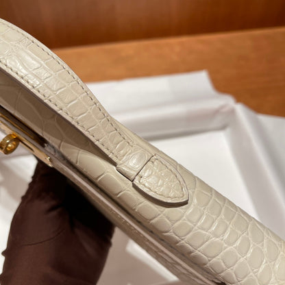 HERMES KELLY CUT 31 IN WHITE CREAM ALLIGATOR LEATHER WITH GOLD HARDWARE