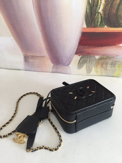 CHANEL MINI 17 VANITY CASE IN BLACK CALFSKIN GOLD HARDWARE