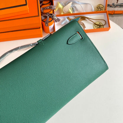 HERMES KELLY CUT 31 IN GREEN FOREST CALFSKIN WITH GOLD HARDWARE