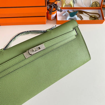 HERMES KELLY CUT 31 IN APPLE GREEN CALFSKIN WITH SILVER HARDWARE