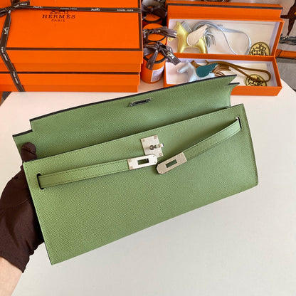 HERMES KELLY CUT 31 IN APPLE GREEN CALFSKIN WITH SILVER HARDWARE