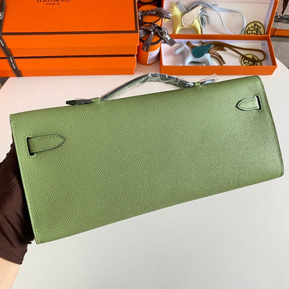 HERMES KELLY CUT 31 IN APPLE GREEN CALFSKIN WITH SILVER HARDWARE
