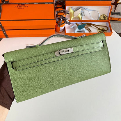 HERMES KELLY CUT 31 IN APPLE GREEN CALFSKIN WITH SILVER HARDWARE