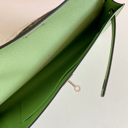 HERMES KELLY CUT 31 IN APPLE GREEN CALFSKIN WITH SILVER HARDWARE