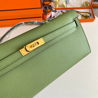 HERMES KELLY CUT 31 IN APPLE GREEN CALFSKIN WITH GOLD HARDWARE