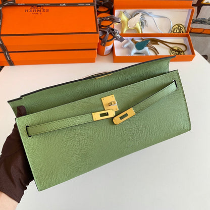 HERMES KELLY CUT 31 IN APPLE GREEN CALFSKIN WITH GOLD HARDWARE