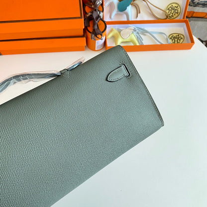 HERMES KELLY CUT 31 IN SEAFOAM GREEN CALFSKIN WITH GOLD HARDWARE