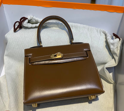 HERMES KELLY MINI 20 BAG IN CHOCOLATE BROWN SMOOTH CALFSKIN WITH GOLD HARDWARE