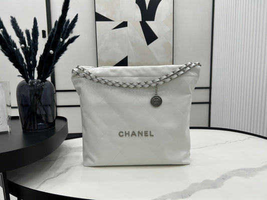 CHANEL LARGE 42 HANDBAG IN WHITE CALFSKIN SILVER HARDWARE