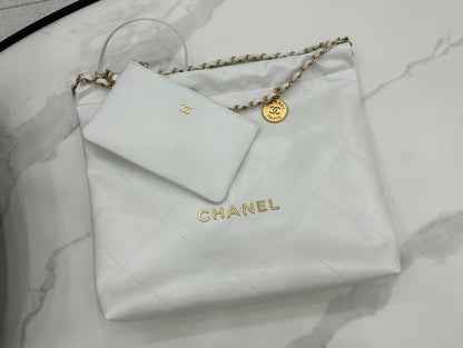 CHANEL LARGE 42 HANDBAG IN WHITE CALFSKIN GOLD HARDWARE