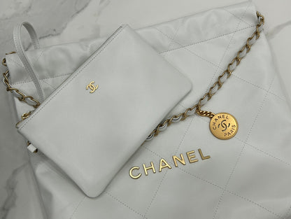 CHANEL MEDIUM 37 HANDBAG IN WHITE CALFSKIN GOLD HARDWARE
