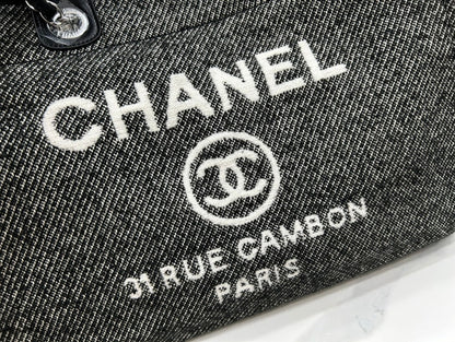 CHANEL DEAUVILLE LARGE 38 TOTE BAG IN BLACK CANVAS WITH WHITE LOGO
