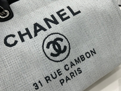 CHANEL DEAUVILLE LARGE 38 TOTE BAG IN LIGHT GREY CANVAS WITH BLACK LOGO