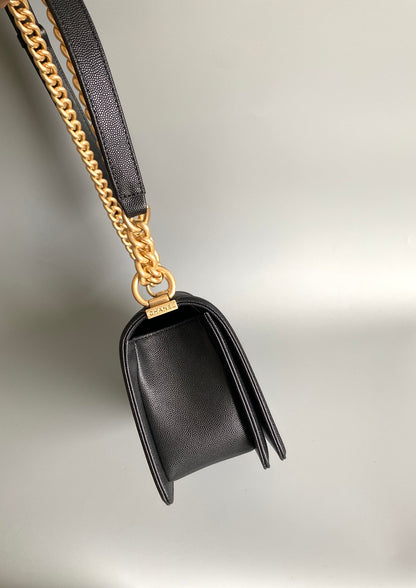 CHANEL MEDIUM 25 BOY BAG IN BLACK LAMBSKIN GOLD HARDWARE