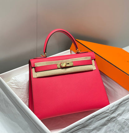 HERMES KELLY 28CM IN ROSE TYRIEN SWIFT CALFSKIN GOLD HARDWARE