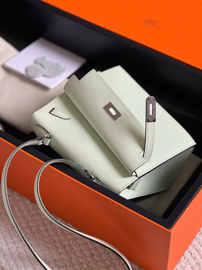 HERMES KELLY DESORDRE 20 IN WHITE EPSOM LEATHER WITH SILVER HARDWARE