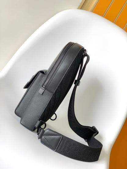 LOUIS VUITTON PILOT SLINGBAG 30 IN BLACK COWHIDE LEATHER