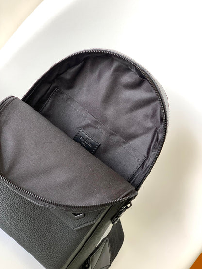 LOUIS VUITTON PILOT SLINGBAG 30 IN BLACK COWHIDE LEATHER