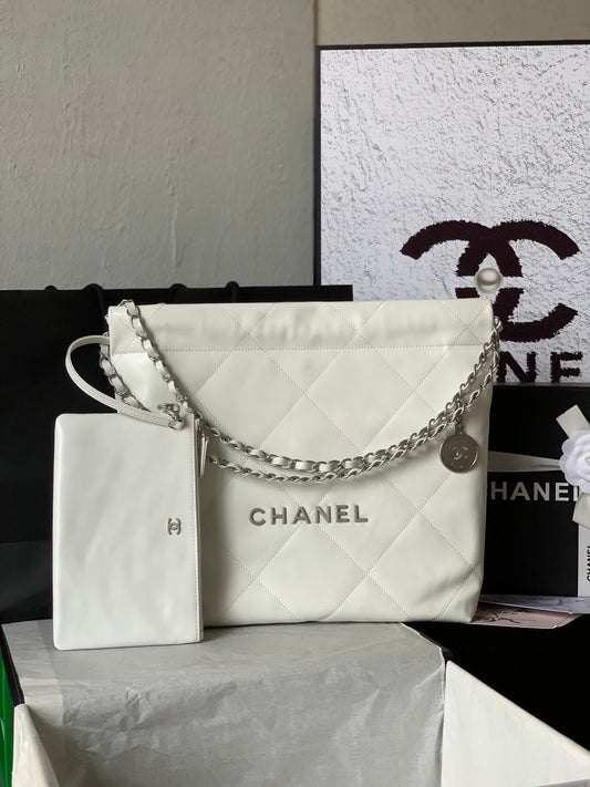 CHANEL MEDIUM 37 HANDBAG IN WHITE SHINY CALFSKIN SILVER HARDWARE