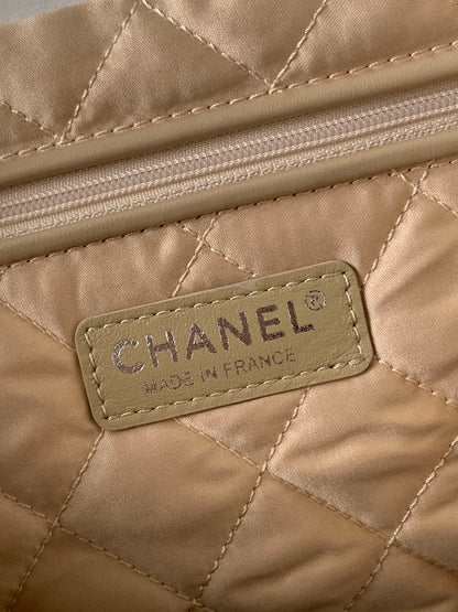 CHANEL LARGE 42 HANDBAG IN WHITE SHINY CALFSKIN SILVER HARDWARE