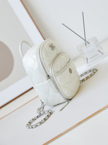 CHANEL BACKPACK 22 IN WHITE FABRIC SILVER HARDWARE