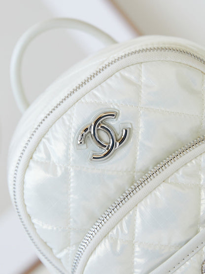 CHANEL BACKPACK 22 IN WHITE FABRIC SILVER HARDWARE
