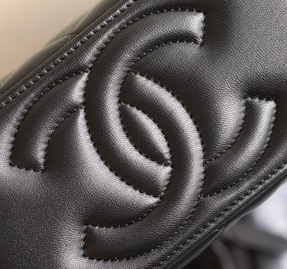 CHANEL 25S VANITY BAG 17 CM IN BLACK LAMBSKIN WITH PEARL STRAP