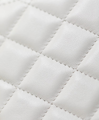 CHANEL 25S VANITY BAG 17 CM IN WHITE LAMBSKIN WITH PEARL STRAP